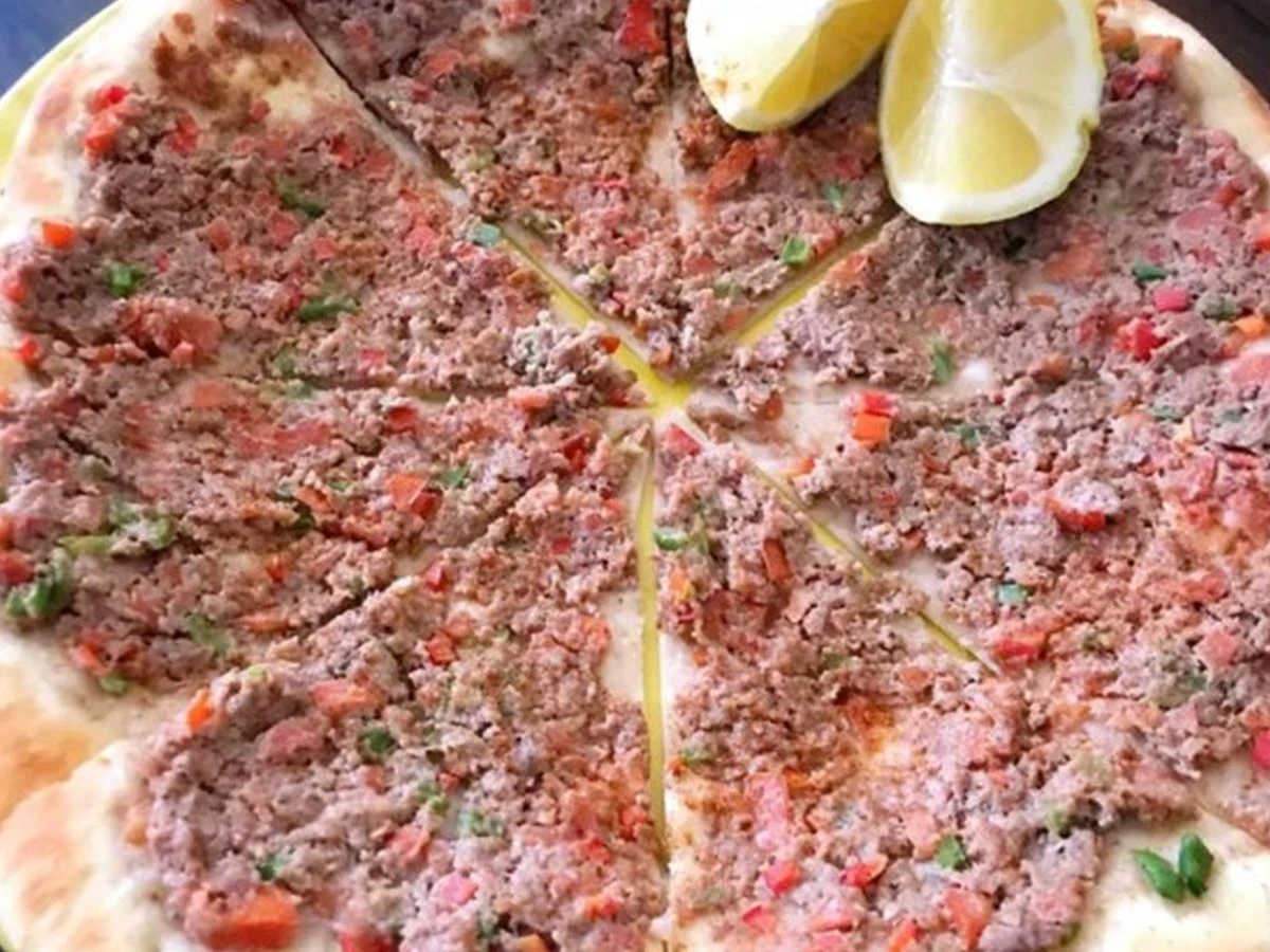 Lahma Bil Ajin Fatayer